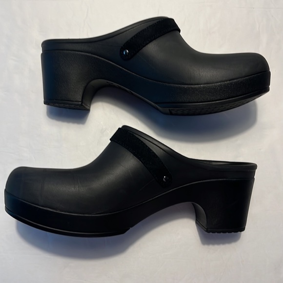 Crocs Sarah Black Platform Slip-On Clogs, Size 10 - Picture 7 of 15